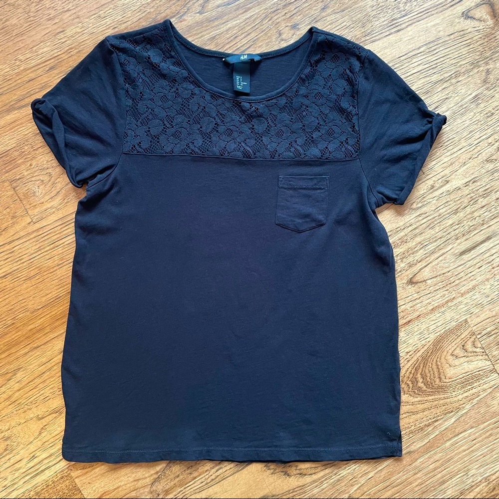 H&M Women's Black Floral & Lace Short Sleeve Tee with Pocket Size Small